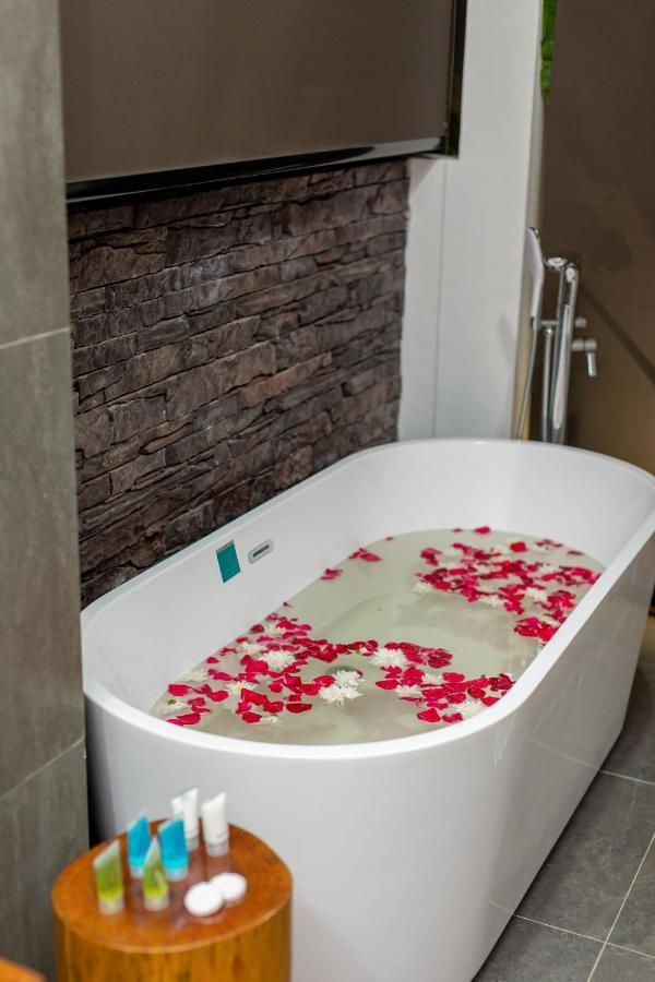 Maneh Villa Langkawi - Private Pool بانتايْ تْشينانغ المظهر الخارجي الصورة